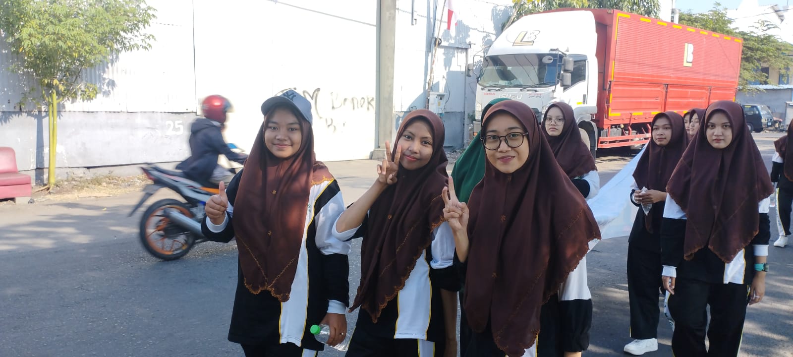 Sabtu sehat berbagi bersama SMK Al-Irsyad di Jembatan Merah Plaza Surabaya